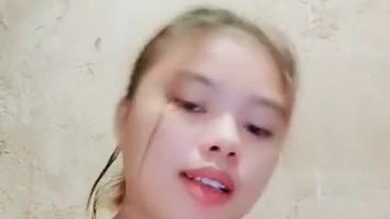 Bokep Indo Putri Pamer Jembut Tipis Sambil Mandi