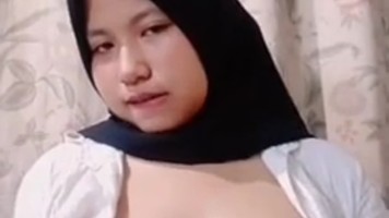 Bokep Indo ABG Jilbab Hitam Ngocok Memek Pake JAri