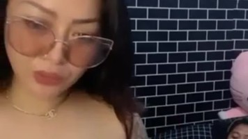 Bokep Indo Sarah Dinara Duet Live Hot Bling2