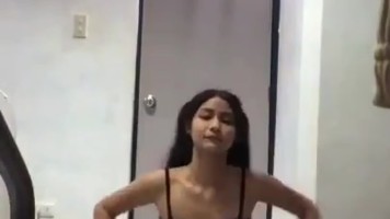 Gokil Ini Cewek Bella Sukanya Dildo Hitam Super Gede