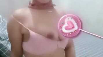 Gomez Jilbab Nakal Bodi Seksi Pake Rok Mini