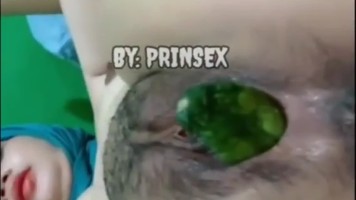 Bokep Jilbab Gokil! VCS Cewek Jilbab Manies Coba Omek Pake Botol