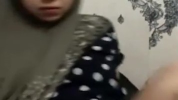 Syafinaz Tiktokers Jilbab Desah Colmek