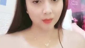 Mbak Alsyavira Host Cantik Bugil