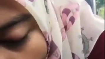 Bokep Premium Sex Ukhty Sepong Selingkuhan di Mobil